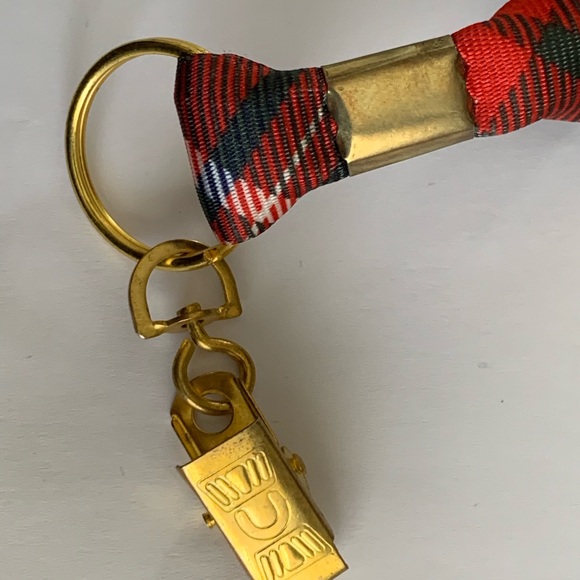 Disney VIP Tours - VIP lanyard medal - Picture 12 of 15